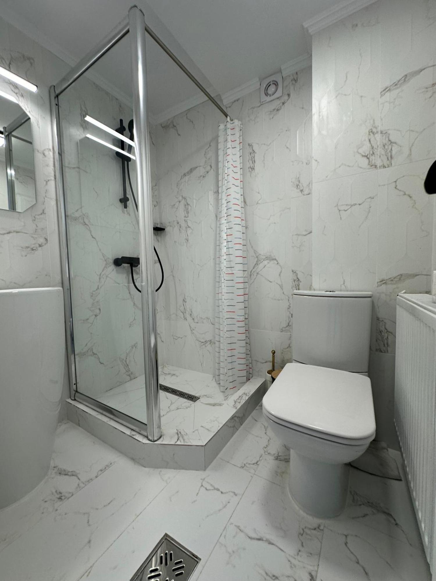 Elegant Escape Central Studio Craiova Exterior photo