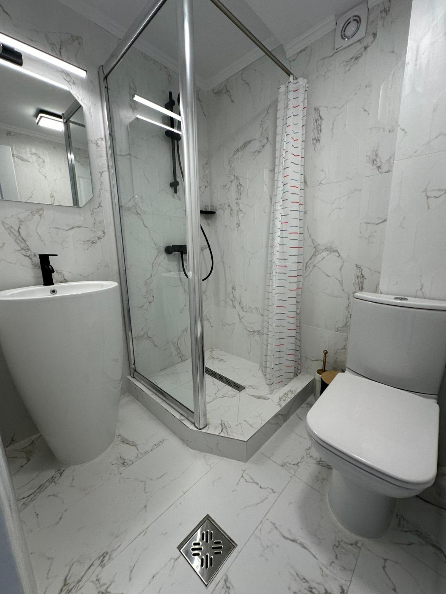 Elegant Escape Central Studio Craiova Exterior photo