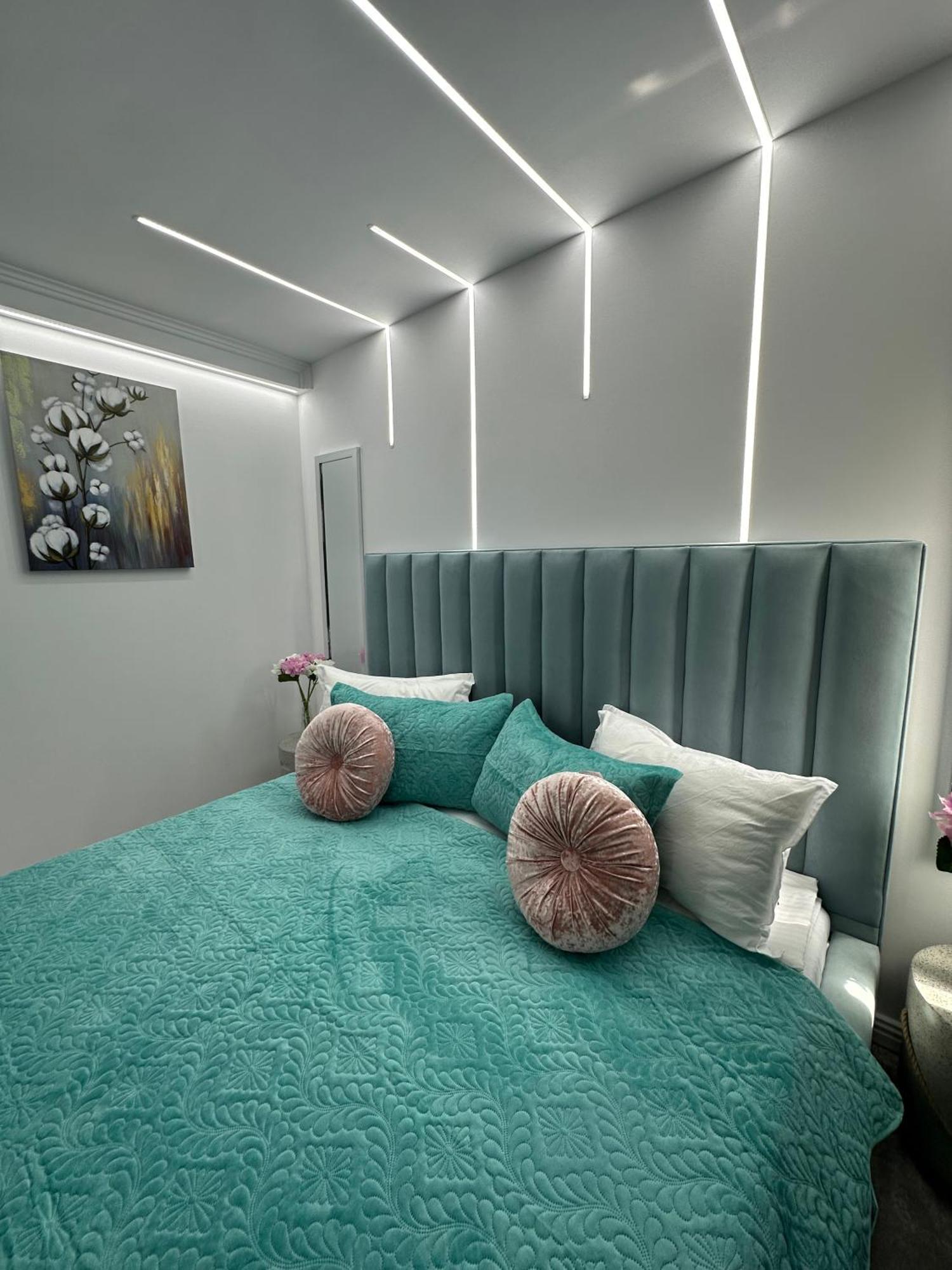 Elegant Escape Central Studio Craiova Exterior photo
